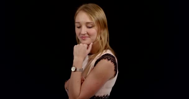 Teenie In Dessous Tanzt Und Posiert Teenie In Dessous Tanzt Und Posiert