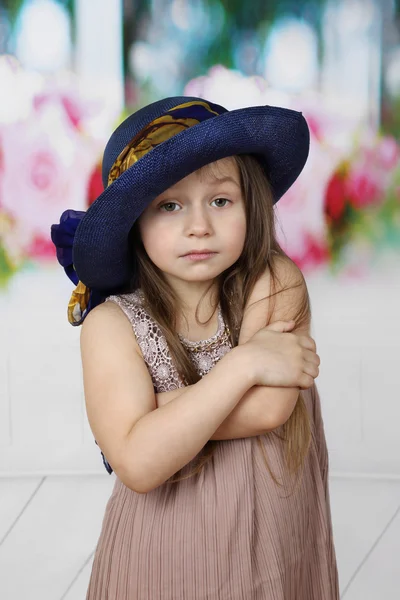 Меланхоличная маленькая девочка — стоковое фото