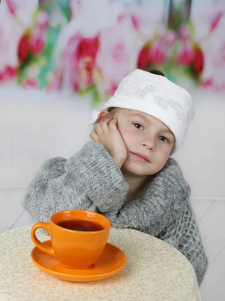 Sick girl with cup of tea — Stock Photo, Image