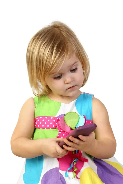Маленька дівчинка з мобільним телефоном на сірому — стокове фото