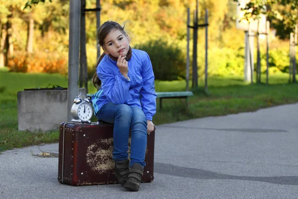 Kleines Mädchen in Vorfreude — Stockfoto