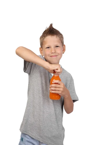 Junge mit Flasche Saft — Stockfoto