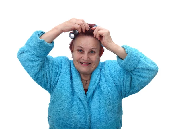 Senior woman does hairstyle — Stockfoto