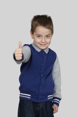 Çocuk parmak gösterir