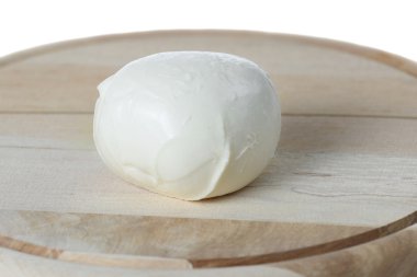 Mozarella peyniri ahşap tahta üzerinde