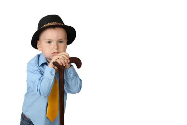 Kleiner Junge mit schwarzem Hut und Stock — Stockfoto