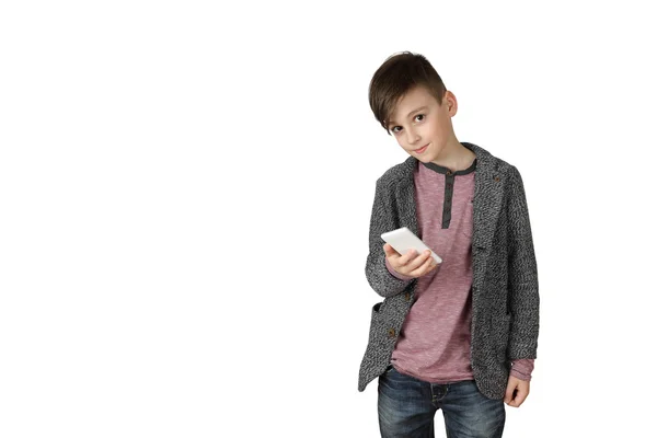 Kleine jongen met mobiele telefoon — Stockfoto