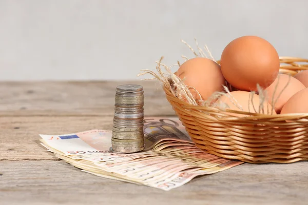 Yumurta ve para — Stok fotoğraf
