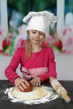 Genç kesim hamur daire dışarı yemek