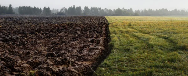 Plöjde fältet landskap — Stockfoto