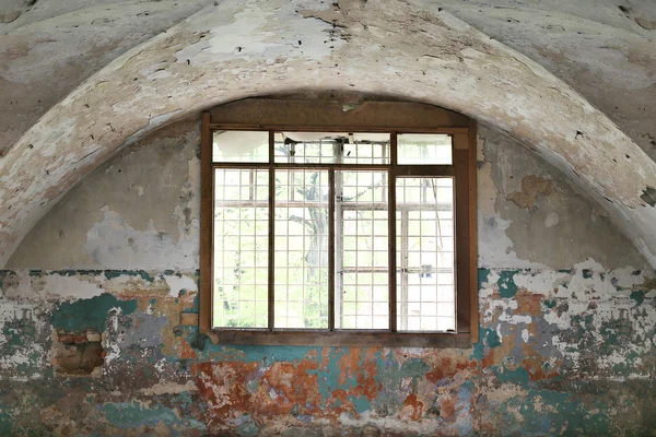 Window under ark in old ruins — Stock Photo, Image