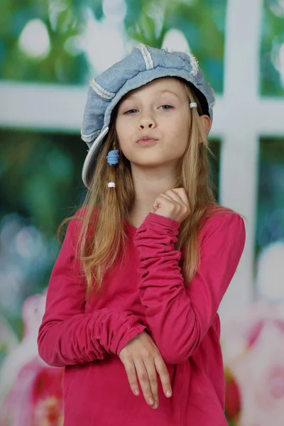 Cute girl in cap — Stock Photo, Image