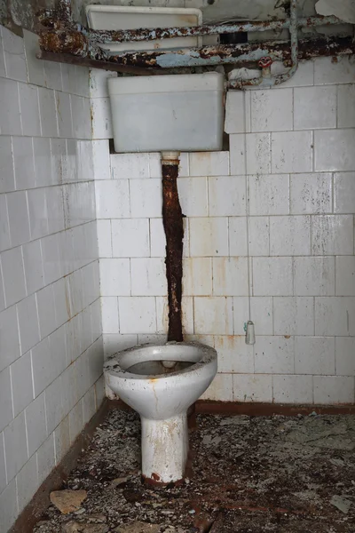 Abandoned dirty toilet — Stock Photo, Image