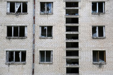 Kırık camlar ile duvar