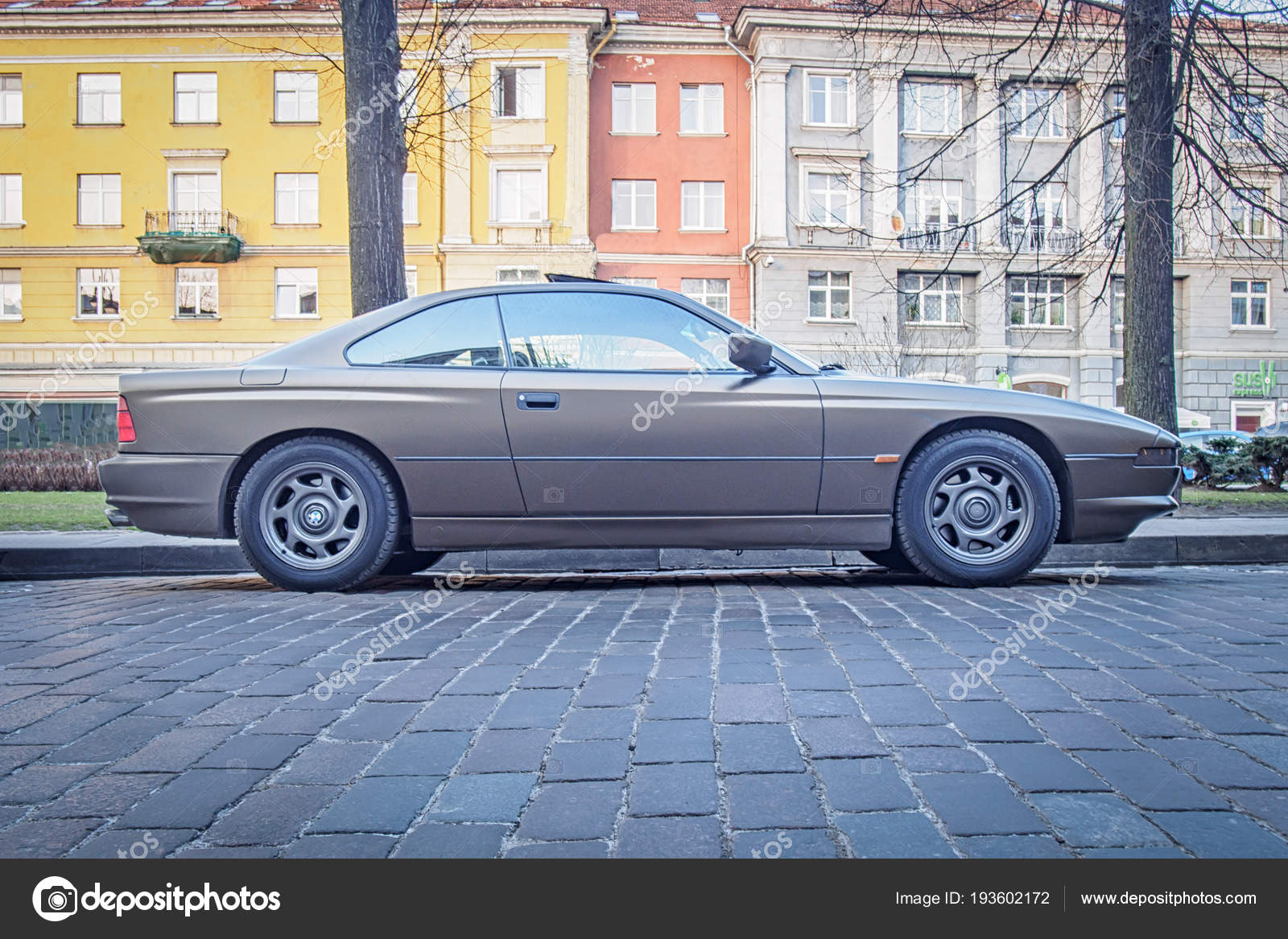 вильнюс литва апрель 2018 1989 Bmw 850i E31 старом городе стоковое