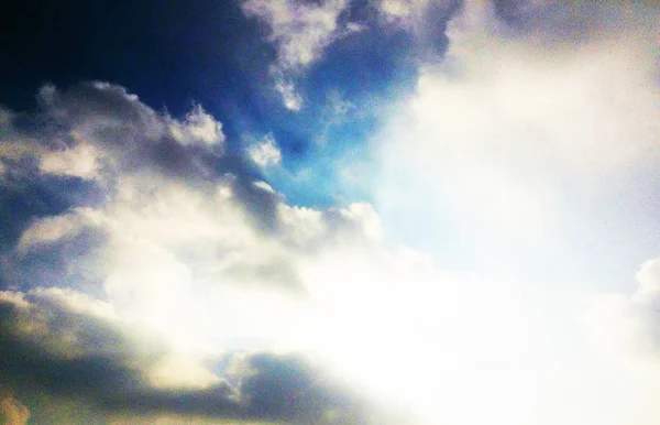Μπλε Του Ουρανού Και Σύννεφα Όμορφη Ατμόσφαιρα — Φωτογραφία Αρχείου