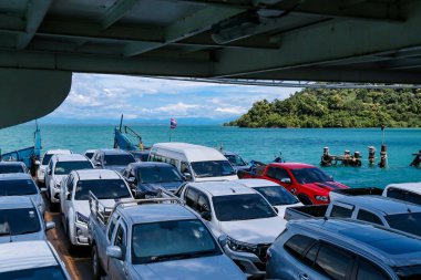 Koh Chang Adası, Trat Eyaleti, Tayland - Ekim 2019: Feribot Trat 'tan Tayland' ın Trat eyaletinden Koh Chang Adası 'na.