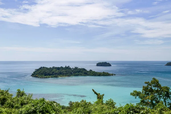 Koh Chang Adası, Trat, Tayland - Ekim 2019 Kai Bae bakış açısından Koh Chang Adası manzarası. Koh Chang, Tayland 'ın Trat bölgesindeki en büyük ada..