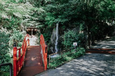 Nanzoin, Fukuoka, Japonya - Kasım 2019: Nanzo-in Temple, Fukuoka, Japonya 'da Büyük Buda' nın çevresindeki alan. Nanzoin, Sasaguri, Fukuoka Bölgesi, Japonya 'da bulunan bir Shingon mezhebidir..