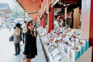 Dazaifu, Fukuoka, Japonya - Kasım 2019: Dazaifu Tenmangu Tapınağı aynı zamanda Dazaifu 'nun bölge idari merkezi rolüyle de ilgilidir. Dazaifu 'da sakin bir şehirde konumlanın..