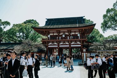 Dazaifu, Fukuoka, Japonya - Kasım 2019: Dazaifu Tenmangu Tapınağı aynı zamanda Dazaifu 'nun bölge idari merkezi rolüyle de ilgilidir. Dazaifu 'da sakin bir şehirde konumlanın..