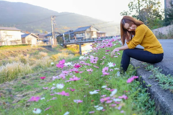 Young Woman Poppy Field Flowers Yufuin Town Oita Japan — Stock Photo, Image