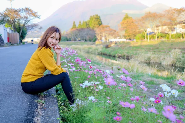 Young Woman Poppy Field Flowers Yufuin Town Oita Japan — 스톡 사진