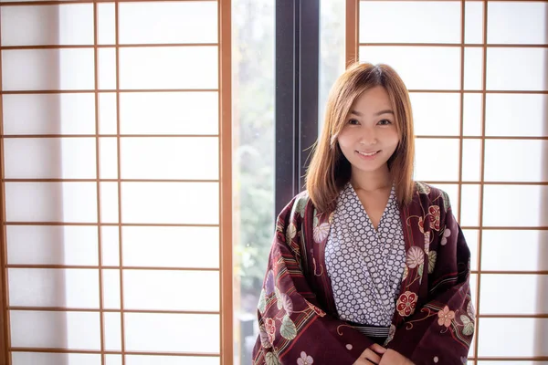 Heerlijk Aziatisch Meisje Dragen Yukata Japanse Traditionele Doek Traditionele Japanse — Stockfoto