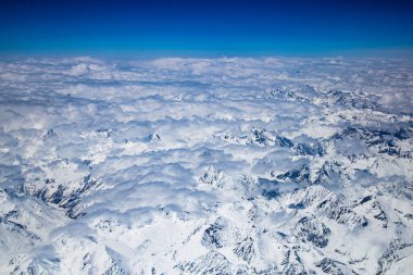 Hava Bulutlu Mavi Gökyüzü Leh, himalaya Dağı üzerinde, Hindistan. Atmosferin Üst Katmanları.