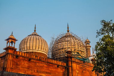 Eski Delhi, Hindistan 'ın dış duvarlarından gün batımında Jama Mescidi.