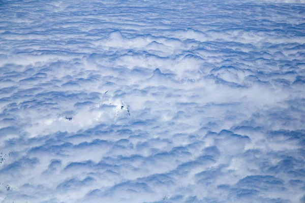 青い空Leh Himalaya山 インド上空の飛行機から雲 大気上層部 — ストック写真