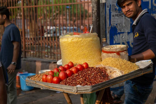 Delhi Índia Abril 2019 Comida Local Índia Street Lado Estrada — Fotografia de Stock