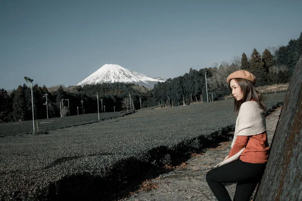 Portret Meisje Tea Bomen Boerderij Met Fuji Mountian Uitzicht Fujinomiya — Stockfoto