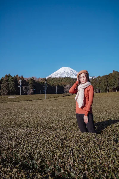 Chica Retrato Granja Árboles Con Vista Fuji Mountian Fujinomiya Shizuoka — Foto de Stock