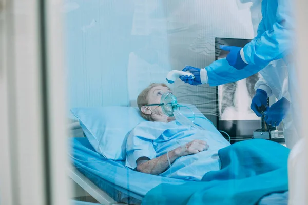 Oude Vrouwelijke Patiënten Wanhoopten Ziekenhuisbedden Nadat Besmet Waren Met Het — Stockfoto