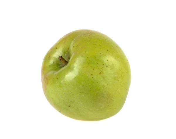 Groene sappige appel geïsoleerd op witte achtergrond — Stockfoto