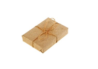 hediye, parsel posta gri kağıt beyaz arka plan üzerinde izole dolu