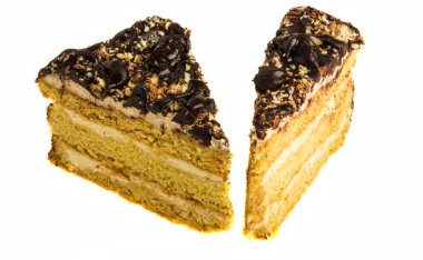 beyaz zemin üzerine iki dilim kek