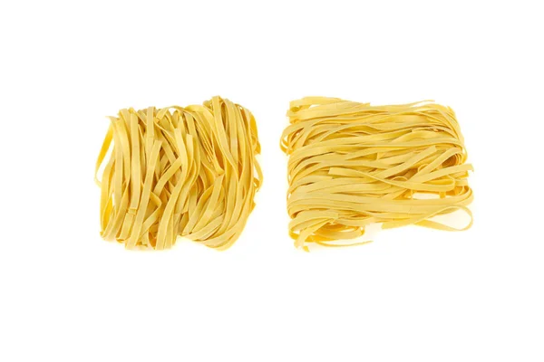 Tagliatelle isolate su sfondo bianco — Foto Stock