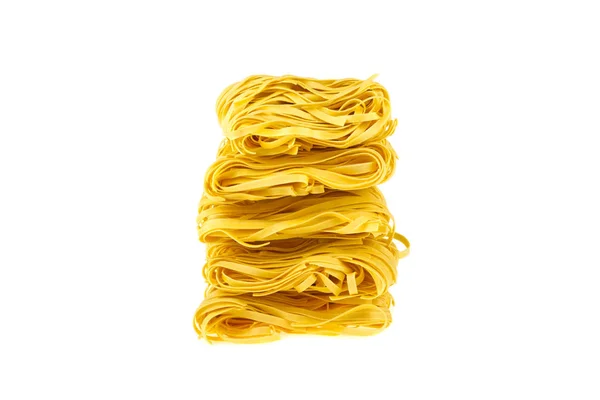 Fideos, producto semielaborado aislado sobre fondo blanco — Foto de Stock