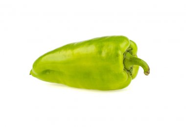 Beyaz arkaplanda yeşil biber