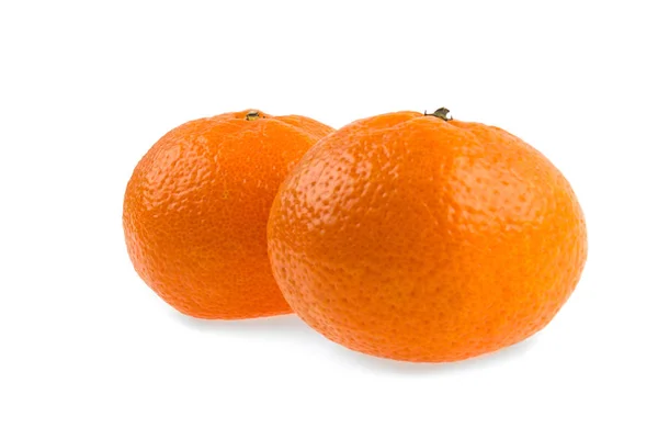 Deux mandarines sur fond blanc isolé — Photo