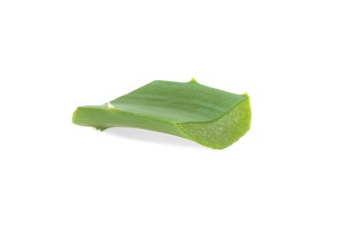 Beyaz arkaplanda izole edilmiş bir parça aloe