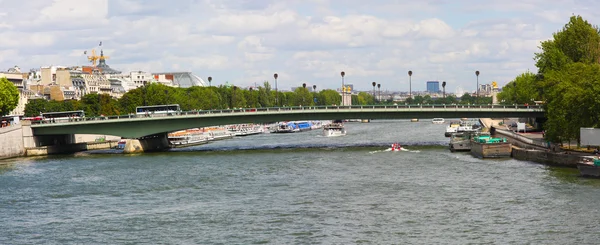 Pont de l 'Alma através do Rio Sena, Paris, França — Fotografia de Stock