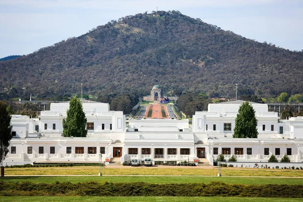 Staré budovy parlamentu a krajinu Canberra, Austrálie — Stock fotografie