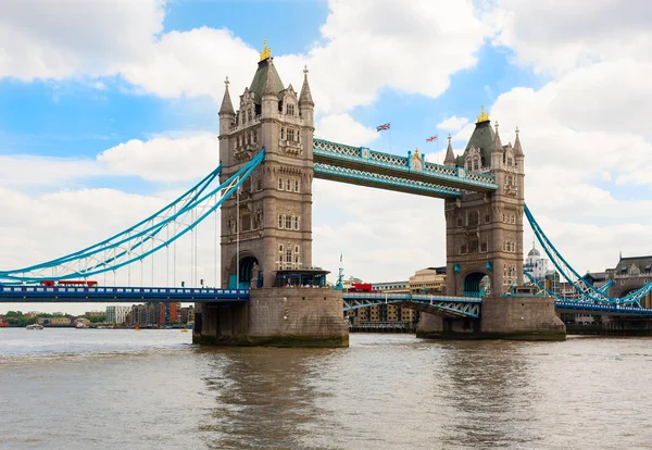 Tower Bridge on the River Thames, London, England — Stock Photo, Image