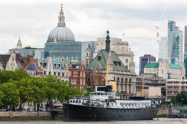 River Thames Waterfront Tempelgelände London England Mischung Aus Alt Und — Stockfoto