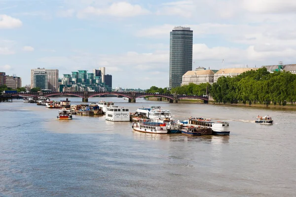 Boats Parked River Thames Lambeth Bridge London England Leaving Little — Stock Photo, Image