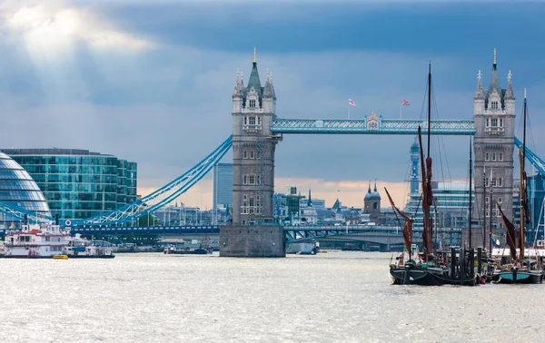 Тауэрский Мост Через Темзу Доками Святой Екатерины Поздний Вечер Лондоне — стоковое фото