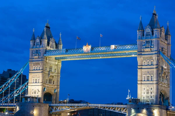Ikoniska Turreted Tower Bridge Över Floden Thames Lyste Upp Och — Stockfoto